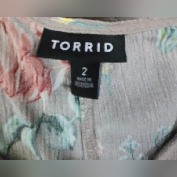 Torrid Tunic Style Blouse Flowy Floral Girlie Size 2X Spring Babydoll HiLow Hem - Picture 7 of 8